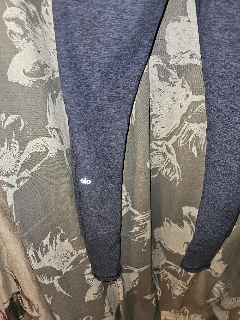 Alo yoga alosoft leggings.                                       3 Pairs - Picture 7 of 13